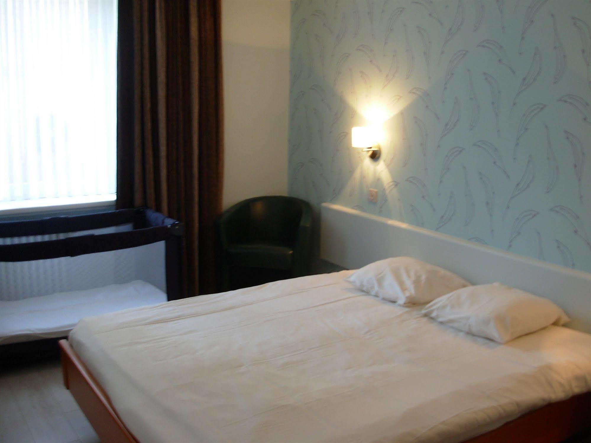 Hotel Ter Streep Остенде Екстериор снимка